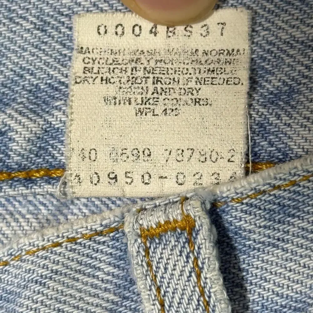 Vintage Levi’s 550 Jeans Light Wash Distressed USA 29x25 Y2K - Picture 8 of 8